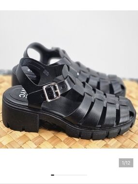 Black Fisherman Block Heel Sandals Size 9.5